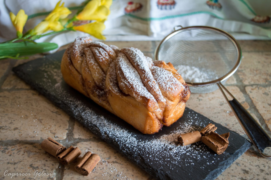 Treccia lievitata alla cannella