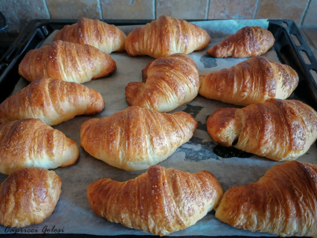 cornetti sfogliati o croissants