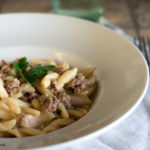 strozzapreti funghi e salsiccia