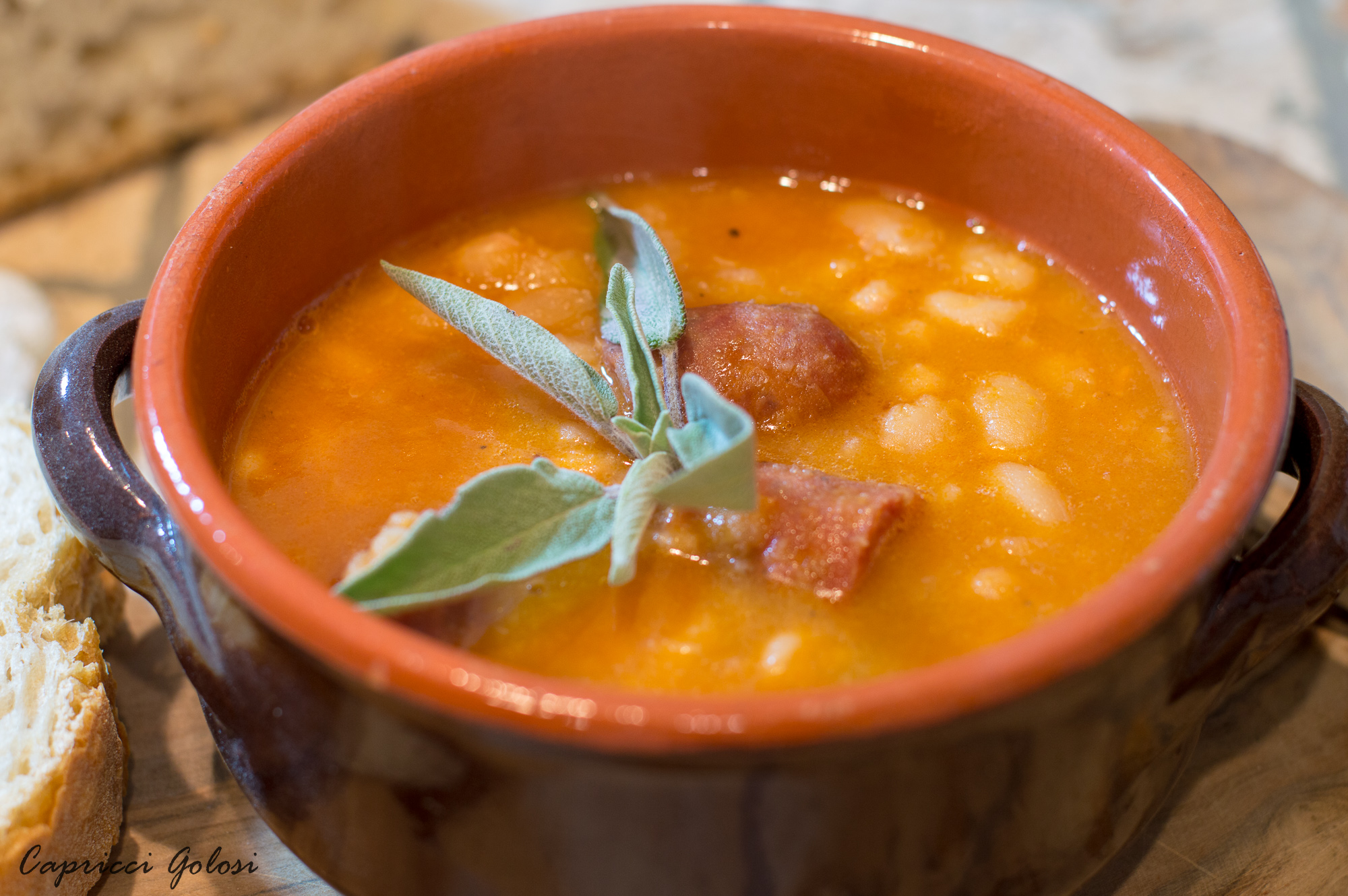 Fagioli all'uccelletto con sallsicce Fagioli all'uccelletto con sallsicce